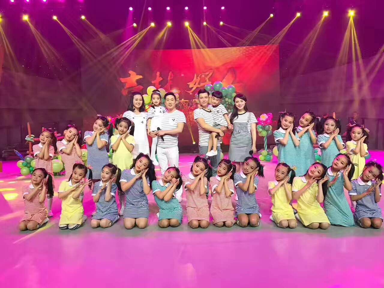 吉林省少儿民族舞团参加“吉林好人·最美家庭”揭晓发布活动